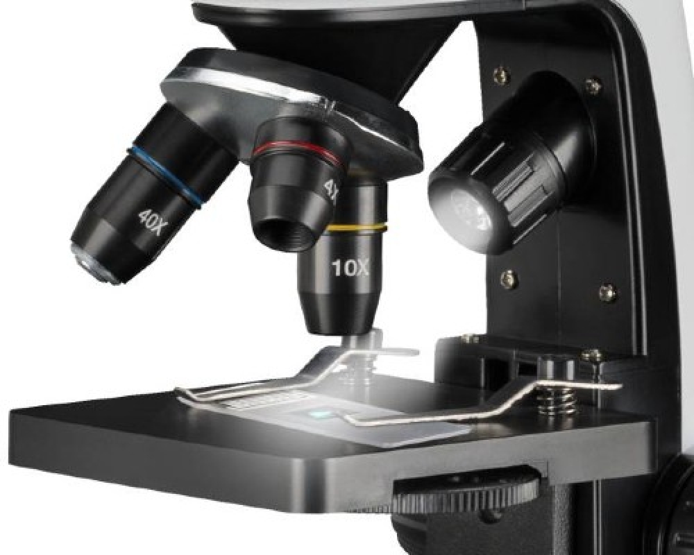 Microscópio didático de laboratório